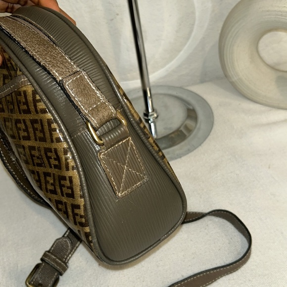Fendi Vintage monogrammed Crossbody bag - Picture 3 of 16